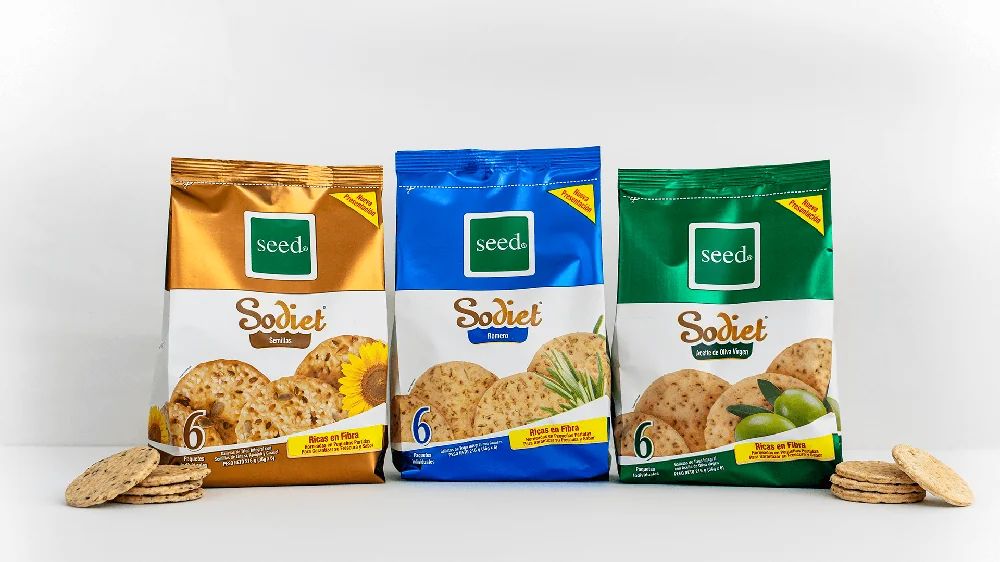 Tres bolsas de galletas Seed, foto de estudio